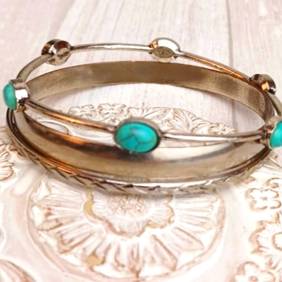 ❤️BUNDLE ONLY❤️ Sliver & Faux Turquoise Tone 3 Bangle Ensemble - Picture 4 of 4